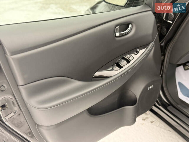 Чорний Ніссан Ліф, об'ємом двигуна 0 л та пробігом 125 тис. км за 7600 $, фото 13 на Automoto.ua