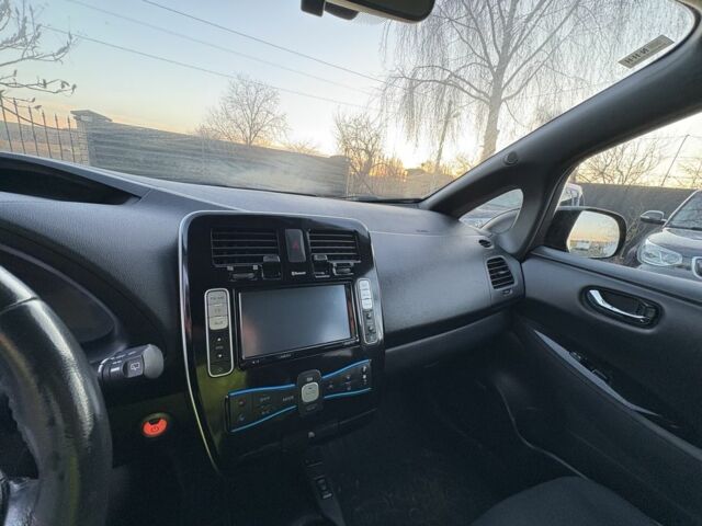 Черный Ниссан Лиф, объемом двигателя 0 л и пробегом 120 тыс. км за 6500 $, фото 21 на Automoto.ua