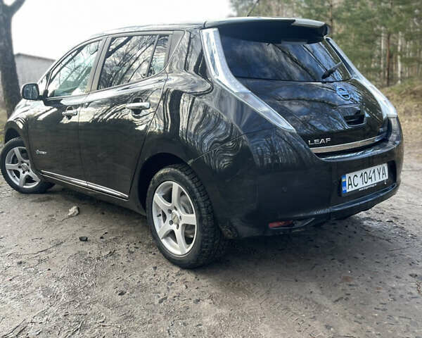 Черный Ниссан Лиф, объемом двигателя 0 л и пробегом 125 тыс. км за 6199 $, фото 4 на Automoto.ua