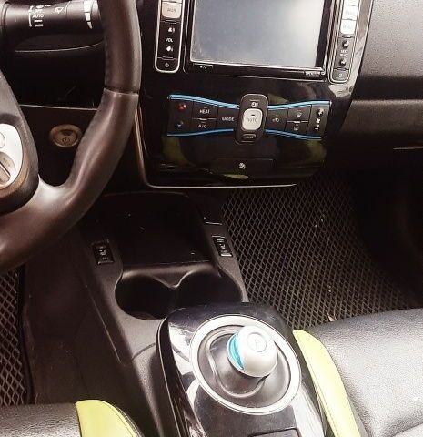 Черный Ниссан Лиф, объемом двигателя 0 л и пробегом 250 тыс. км за 4000 $, фото 4 на Automoto.ua