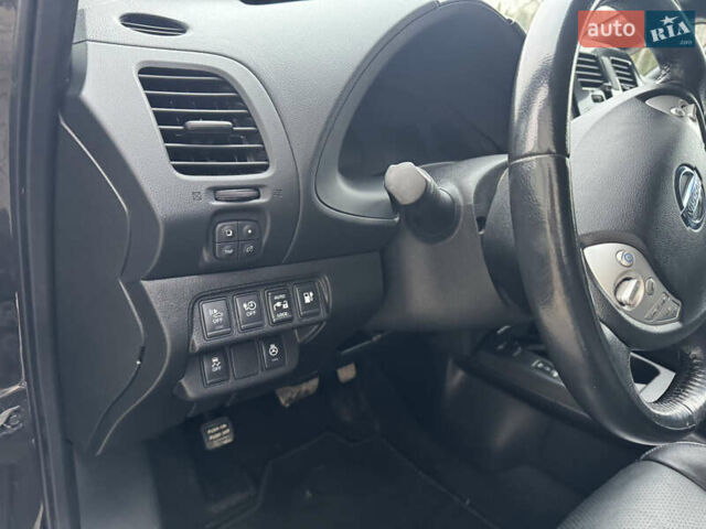 Черный Ниссан Лиф, объемом двигателя 0 л и пробегом 154 тыс. км за 6599 $, фото 16 на Automoto.ua