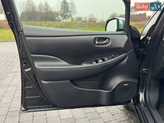Черный Ниссан Лиф, объемом двигателя 0 л и пробегом 125 тыс. км за 6500 $, фото 10 на Automoto.ua
