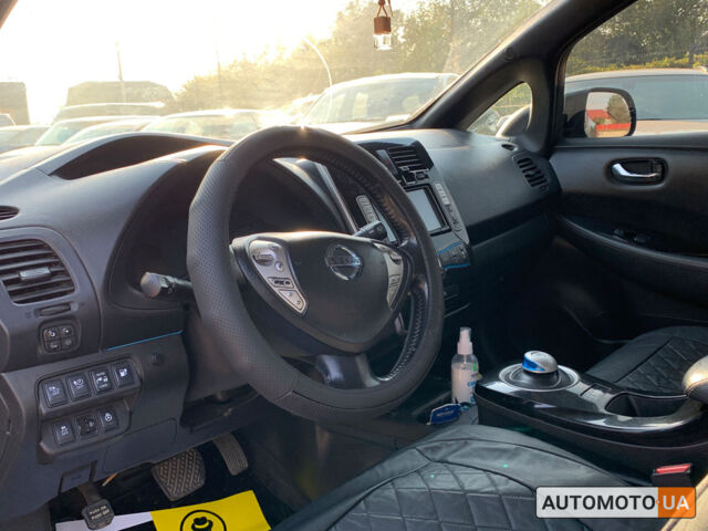 Чорний Ніссан Ліф, об'ємом двигуна 24 л та пробігом 128 тис. км за 6400 $, фото 7 на Automoto.ua