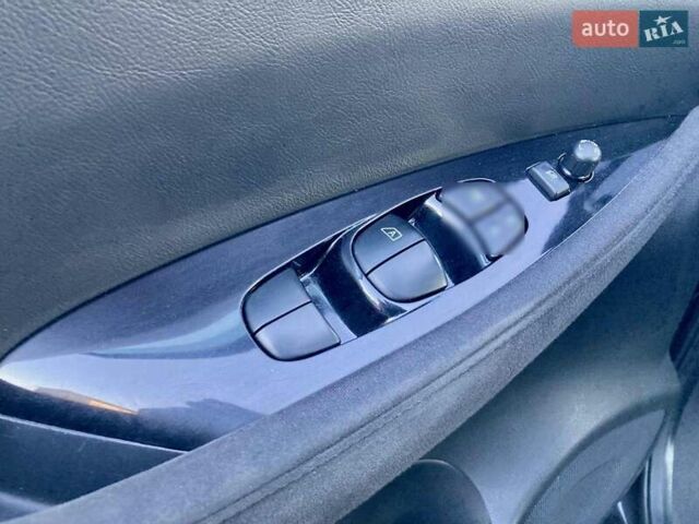 Черный Ниссан Лиф, объемом двигателя 0 л и пробегом 180 тыс. км за 5850 $, фото 13 на Automoto.ua