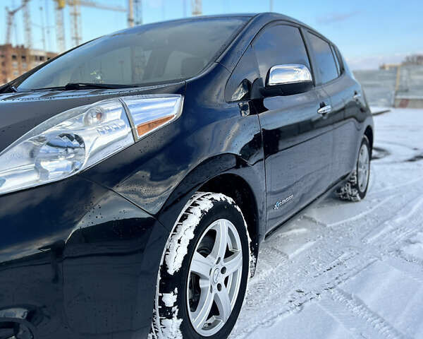 Черный Ниссан Лиф, объемом двигателя 0 л и пробегом 141 тыс. км за 6500 $, фото 5 на Automoto.ua