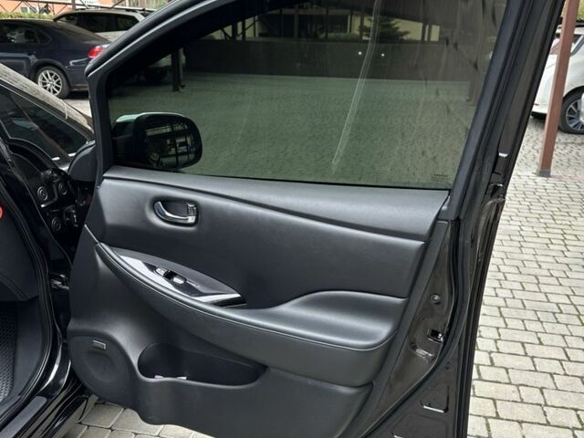 Чорний Ніссан Ліф, об'ємом двигуна 0 л та пробігом 170 тис. км за 6999 $, фото 12 на Automoto.ua