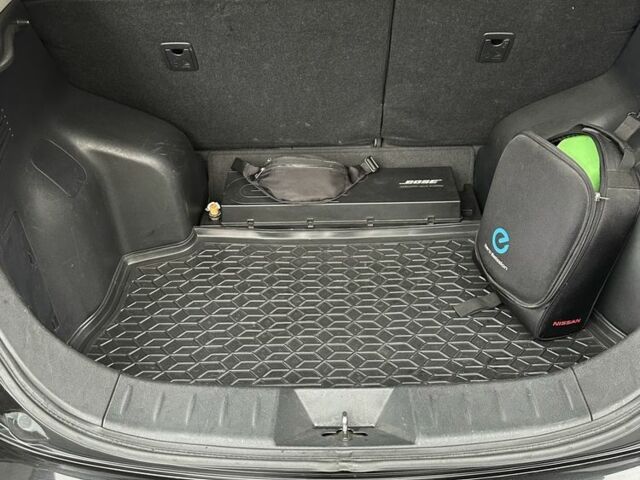 Чорний Ніссан Ліф, об'ємом двигуна 0 л та пробігом 170 тис. км за 6999 $, фото 7 на Automoto.ua