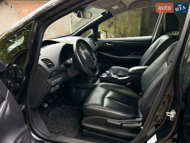 Чорний Ніссан Ліф, об'ємом двигуна 0 л та пробігом 115 тис. км за 7750 $, фото 15 на Automoto.ua