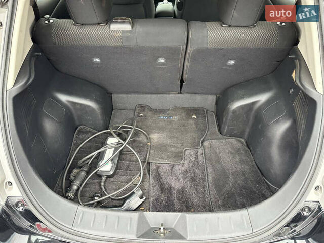 Черный Ниссан Лиф, объемом двигателя 0 л и пробегом 164 тыс. км за 7200 $, фото 40 на Automoto.ua