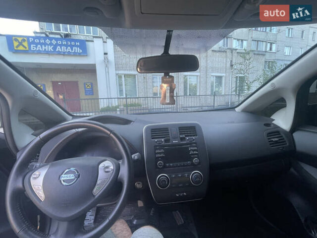 Черный Ниссан Лиф, объемом двигателя 0 л и пробегом 22 тыс. км за 10300 $, фото 4 на Automoto.ua