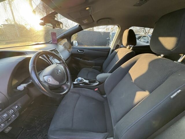 Черный Ниссан Лиф, объемом двигателя 0 л и пробегом 185 тыс. км за 5900 $, фото 18 на Automoto.ua