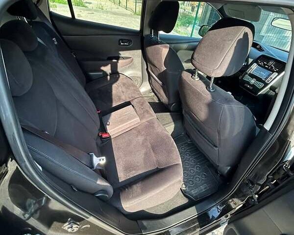 Чорний Ніссан Ліф, об'ємом двигуна 0 л та пробігом 105 тис. км за 7999 $, фото 12 на Automoto.ua