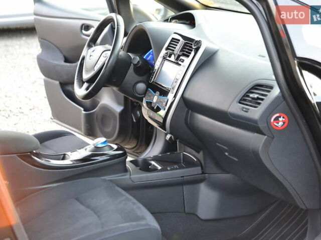 Чорний Ніссан Ліф, об'ємом двигуна 0 л та пробігом 126 тис. км за 6500 $, фото 23 на Automoto.ua