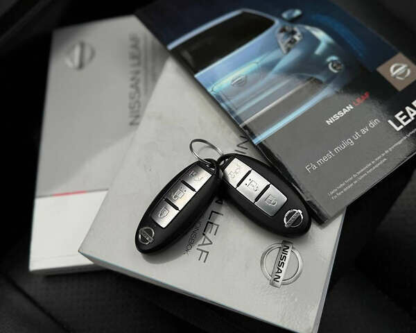 Черный Ниссан Лиф, объемом двигателя 0 л и пробегом 125 тыс. км за 6500 $, фото 5 на Automoto.ua