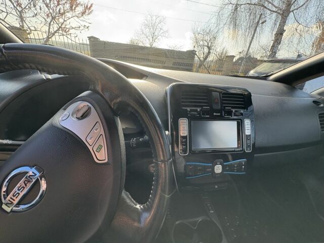 Чорний Ніссан Ліф, об'ємом двигуна 0 л та пробігом 120 тис. км за 6500 $, фото 19 на Automoto.ua
