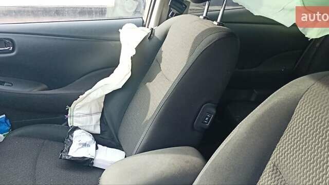 Черный Ниссан Лиф, объемом двигателя 0 л и пробегом 180 тыс. км за 4500 $, фото 9 на Automoto.ua