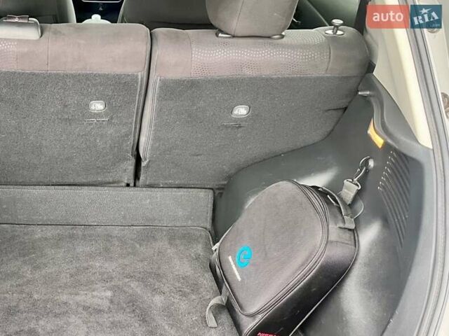 Чорний Ніссан Ліф, об'ємом двигуна 0 л та пробігом 141 тис. км за 5550 $, фото 1 на Automoto.ua