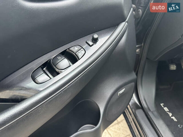 Черный Ниссан Лиф, объемом двигателя 0 л и пробегом 154 тыс. км за 6599 $, фото 14 на Automoto.ua