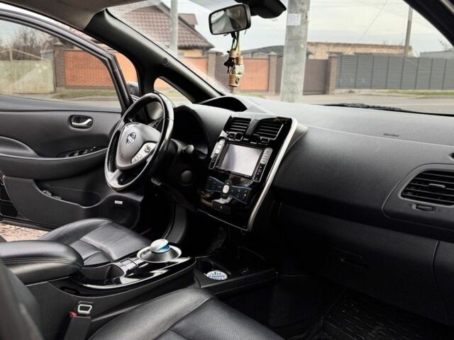 Черный Ниссан Лиф, объемом двигателя 0 л и пробегом 132 тыс. км за 8088 $, фото 6 на Automoto.ua