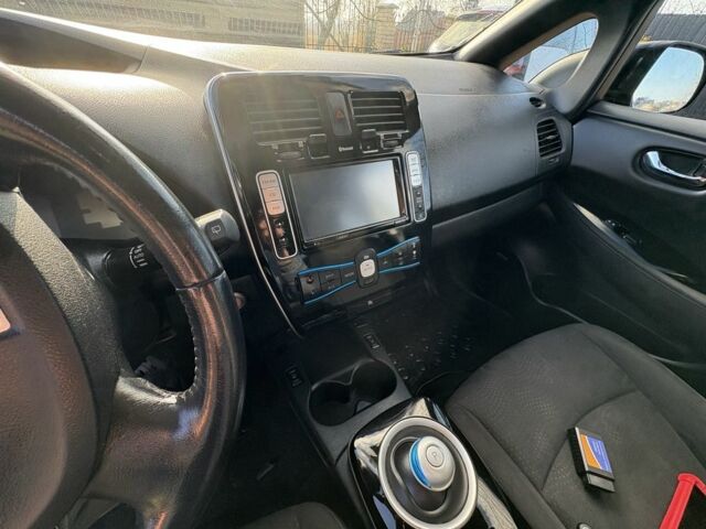 Чорний Ніссан Ліф, об'ємом двигуна 0 л та пробігом 120 тис. км за 6500 $, фото 20 на Automoto.ua