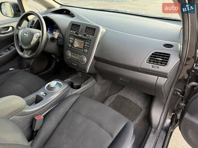 Черный Ниссан Лиф, объемом двигателя 0 л и пробегом 123 тыс. км за 6500 $, фото 20 на Automoto.ua