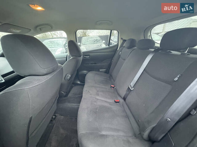 Черный Ниссан Лиф, объемом двигателя 0 л и пробегом 120 тыс. км за 6300 $, фото 22 на Automoto.ua