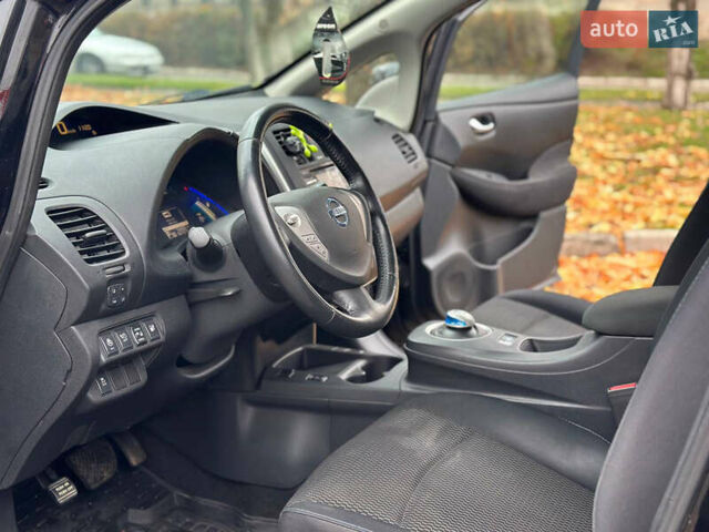 Черный Ниссан Лиф, объемом двигателя 0 л и пробегом 164 тыс. км за 7200 $, фото 6 на Automoto.ua