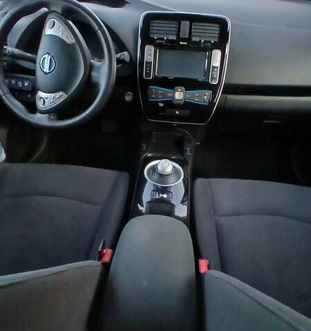 Черный Ниссан Лиф, объемом двигателя 0 л и пробегом 111 тыс. км за 8400 $, фото 9 на Automoto.ua