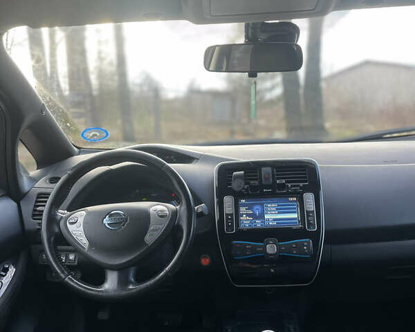 Черный Ниссан Лиф, объемом двигателя 0 л и пробегом 125 тыс. км за 6199 $, фото 13 на Automoto.ua