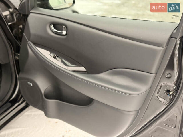 Чорний Ніссан Ліф, об'ємом двигуна 0 л та пробігом 125 тис. км за 7600 $, фото 6 на Automoto.ua