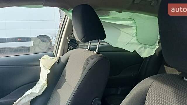 Черный Ниссан Лиф, объемом двигателя 0 л и пробегом 180 тыс. км за 4500 $, фото 8 на Automoto.ua