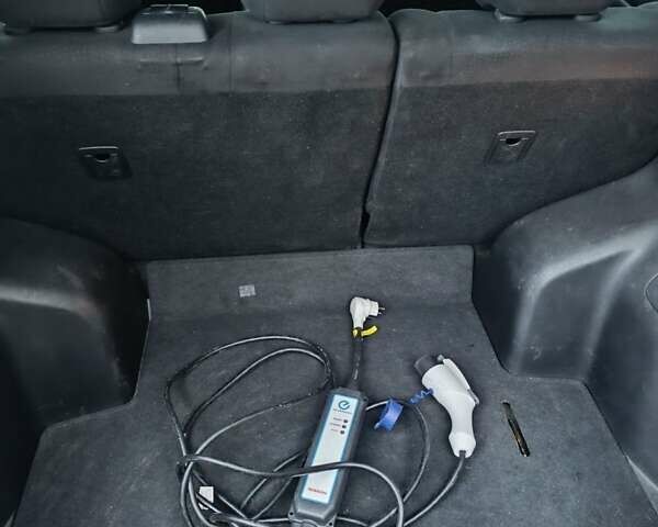 Чорний Ніссан Ліф, об'ємом двигуна 0 л та пробігом 105 тис. км за 7999 $, фото 22 на Automoto.ua