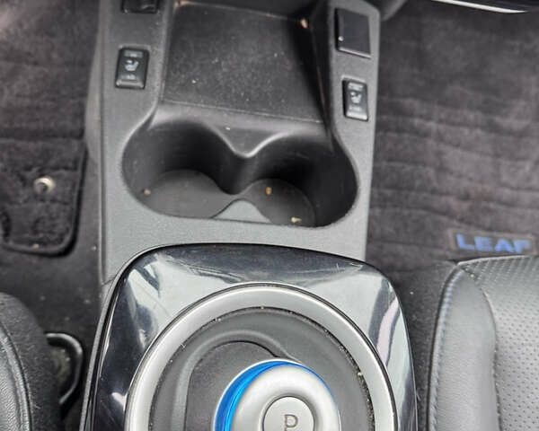 Черный Ниссан Лиф, объемом двигателя 0 л и пробегом 136 тыс. км за 6450 $, фото 6 на Automoto.ua