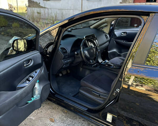 Черный Ниссан Лиф, объемом двигателя 0 л и пробегом 115 тыс. км за 6999 $, фото 9 на Automoto.ua