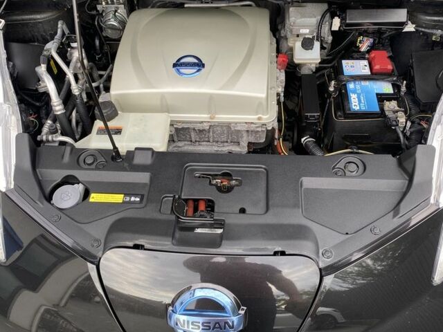 Черный Ниссан Лиф, объемом двигателя 0 л и пробегом 186 тыс. км за 6950 $, фото 10 на Automoto.ua