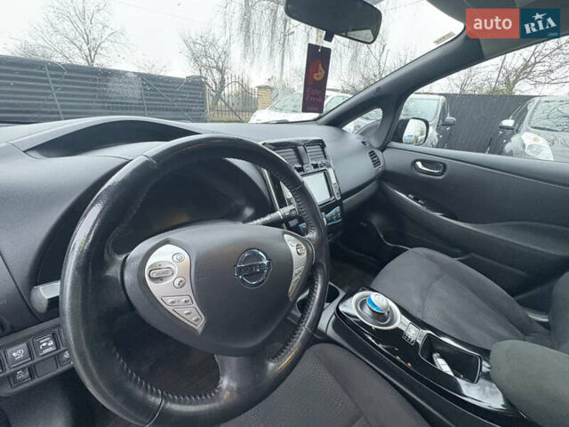 Черный Ниссан Лиф, объемом двигателя 0 л и пробегом 120 тыс. км за 6300 $, фото 26 на Automoto.ua