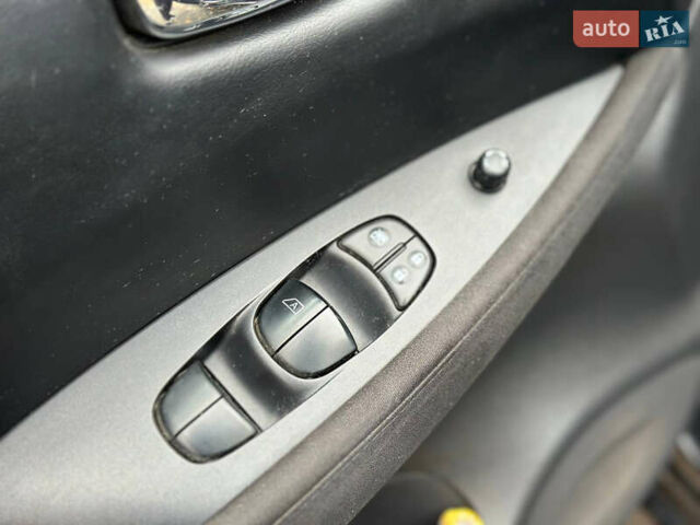 Черный Ниссан Лиф, объемом двигателя 0 л и пробегом 164 тыс. км за 7200 $, фото 10 на Automoto.ua