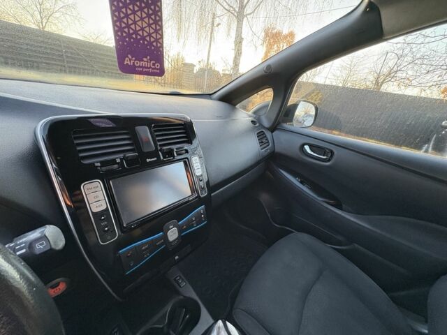 Черный Ниссан Лиф, объемом двигателя 0 л и пробегом 185 тыс. км за 5900 $, фото 19 на Automoto.ua