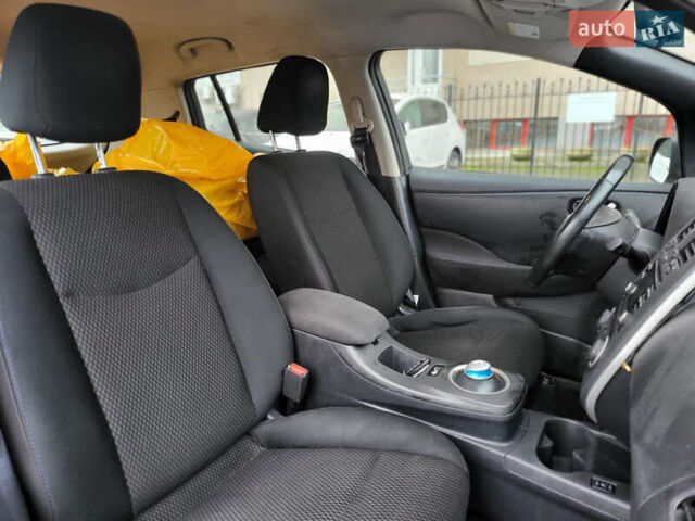 Черный Ниссан Лиф, объемом двигателя 0 л и пробегом 166 тыс. км за 6800 $, фото 9 на Automoto.ua