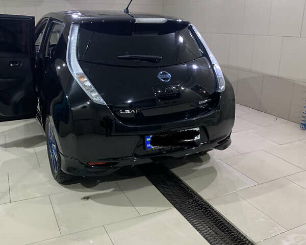 Черный Ниссан Лиф, объемом двигателя 0 л и пробегом 103 тыс. км за 9800 $, фото 26 на Automoto.ua