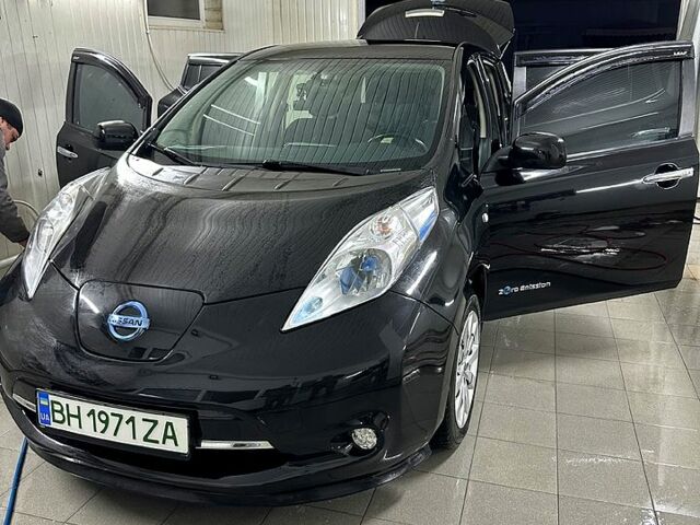 Черный Ниссан Лиф, объемом двигателя 0 л и пробегом 170 тыс. км за 10500 $, фото 4 на Automoto.ua