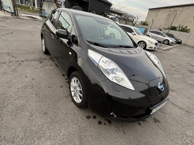 Черный Ниссан Лиф, объемом двигателя 0 л и пробегом 98 тыс. км за 7000 $, фото 1 на Automoto.ua