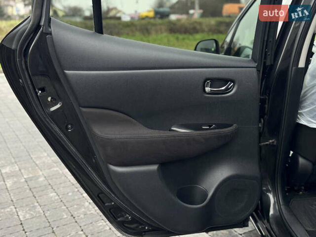Черный Ниссан Лиф, объемом двигателя 0 л и пробегом 100 тыс. км за 6700 $, фото 27 на Automoto.ua