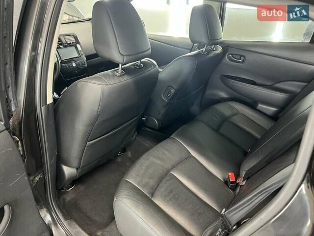 Черный Ниссан Лиф, объемом двигателя 0 л и пробегом 128 тыс. км за 6850 $, фото 24 на Automoto.ua