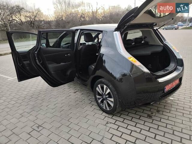 Чорний Ніссан Ліф, об'ємом двигуна 0 л та пробігом 120 тис. км за 6499 $, фото 83 на Automoto.ua