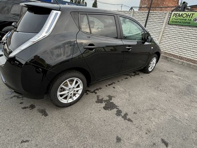 Черный Ниссан Лиф, объемом двигателя 0 л и пробегом 98 тыс. км за 7000 $, фото 4 на Automoto.ua