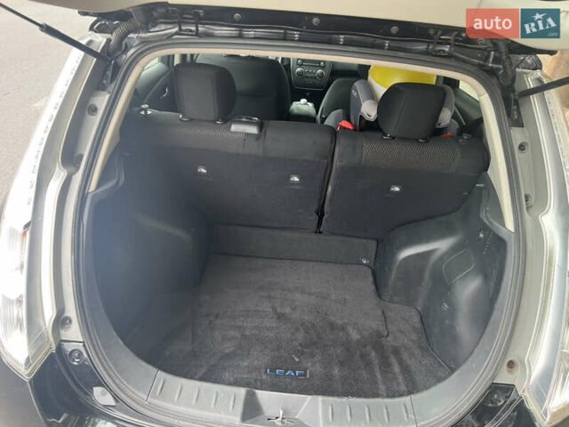 Черный Ниссан Лиф, объемом двигателя 0 л и пробегом 100 тыс. км за 7200 $, фото 7 на Automoto.ua