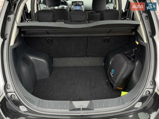 Черный Ниссан Лиф, объемом двигателя 0 л и пробегом 100 тыс. км за 6700 $, фото 47 на Automoto.ua