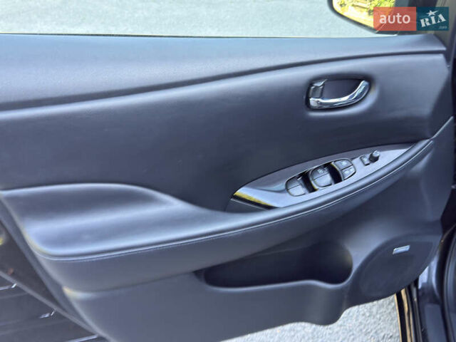 Черный Ниссан Лиф, объемом двигателя 0 л и пробегом 97 тыс. км за 7850 $, фото 12 на Automoto.ua