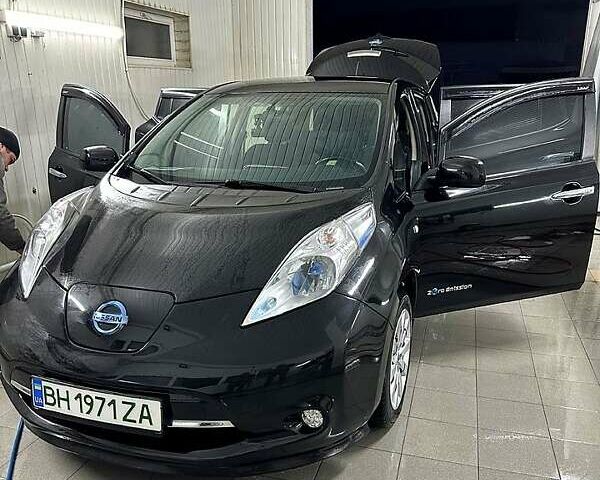 Черный Ниссан Лиф, объемом двигателя 0 л и пробегом 170 тыс. км за 10500 $, фото 4 на Automoto.ua
